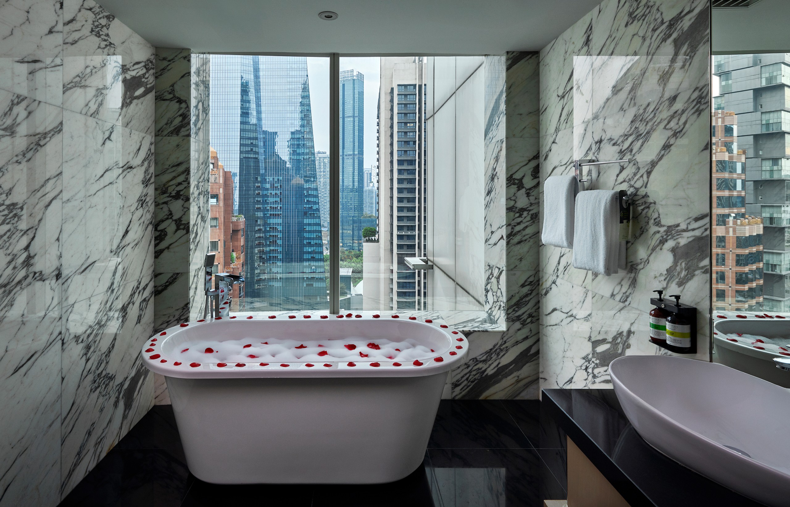 30. Bathtub with Flower Petals (1)